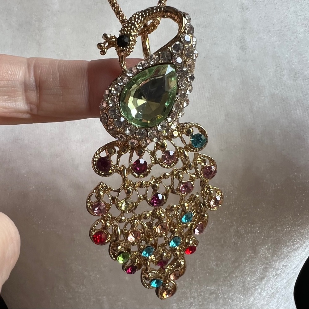 Betsey Johnson Elegant Gold Turquoise Rhinestone Peacock Pendant Necklace 16” - Picture 2 of 8
